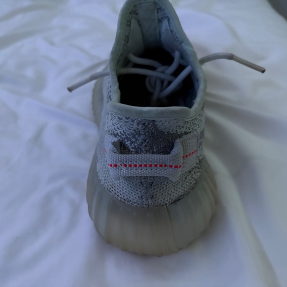Yeezy 350 - Picture 3 of 4